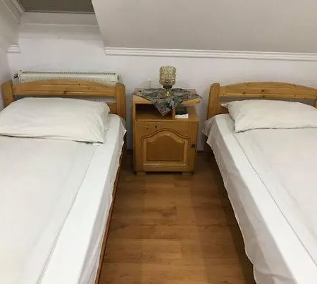 Bed & Breakfast Engi Panzio *