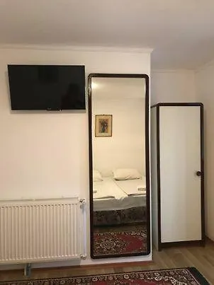 Engi Panzio Bed & Breakfast *